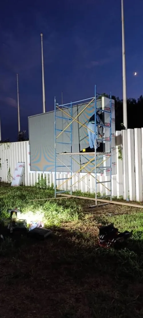 écran LED géant P08 outdoor avec cabinet