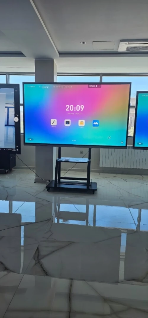 Ecran Interactif 98" Résolution 4K Android /Windows 10pro RAM 16GB