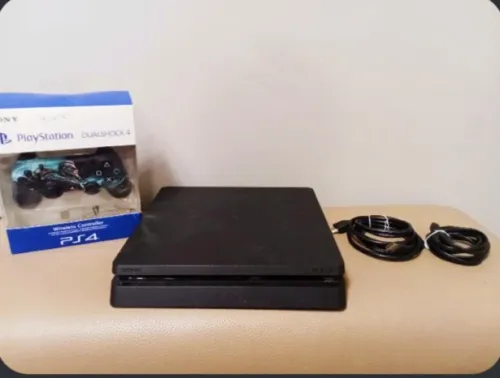 Ps4 slim manette copie et 3cd