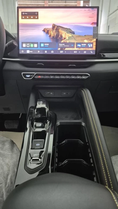 Geely Coolray 2026 1.5 turbo 181 cv