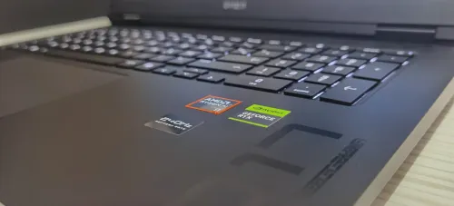 HP OMEN 17 RYZEN AI 9 365 RTX 5070 RAM 32GB DDR5 SSD 1TB ÉCRAN 17" QHD