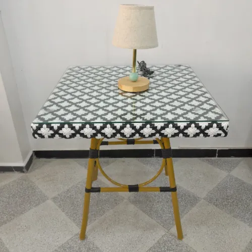 Table carre parisienne  0,70   Nouvel arrivage