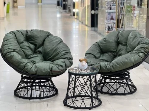 CHAISE ET TABLE PIVOTANTE