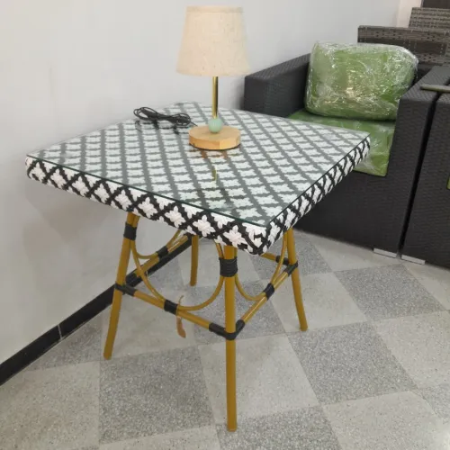 Table carre parisienne  0,70   Nouvel arrivage