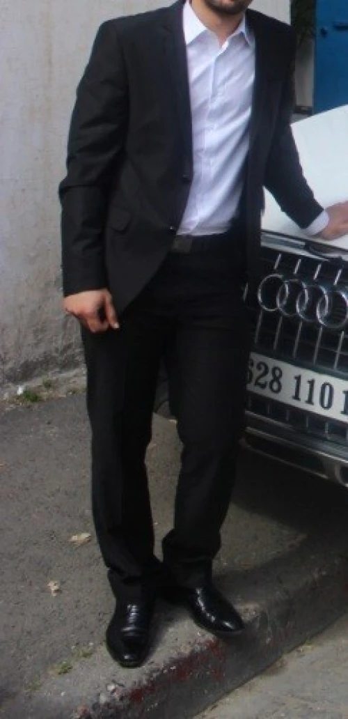 Costume pour homme avec chemisier et cravate