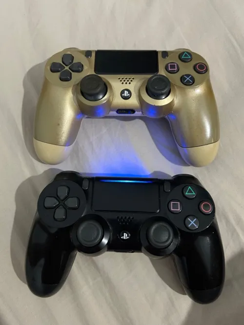 Ps4 fat avec 2 manette et 70 jeux