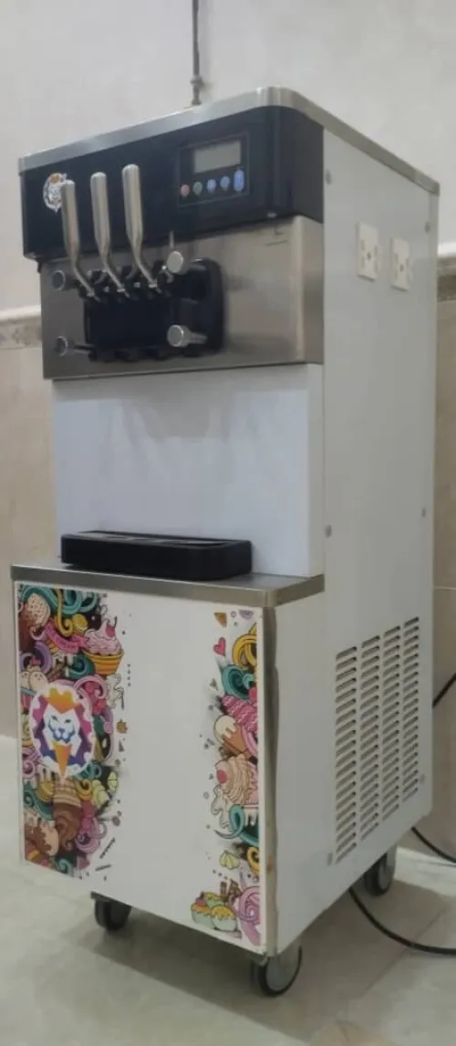 MACHINE A GLACES