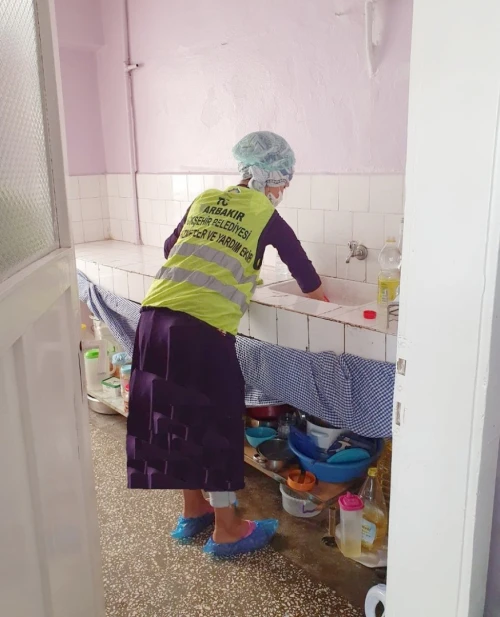 Femme de ménage pour particulier ou société, appartement villa escaliers jardin société de nettoyage