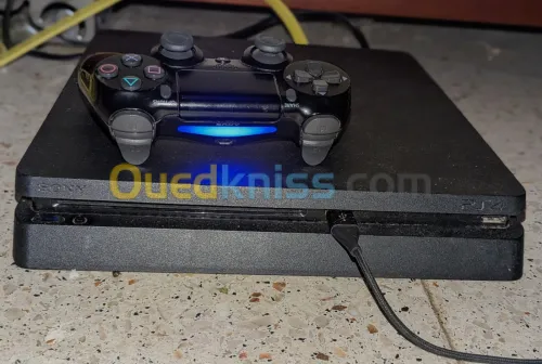 PLAY STATION 4 slim 500GB