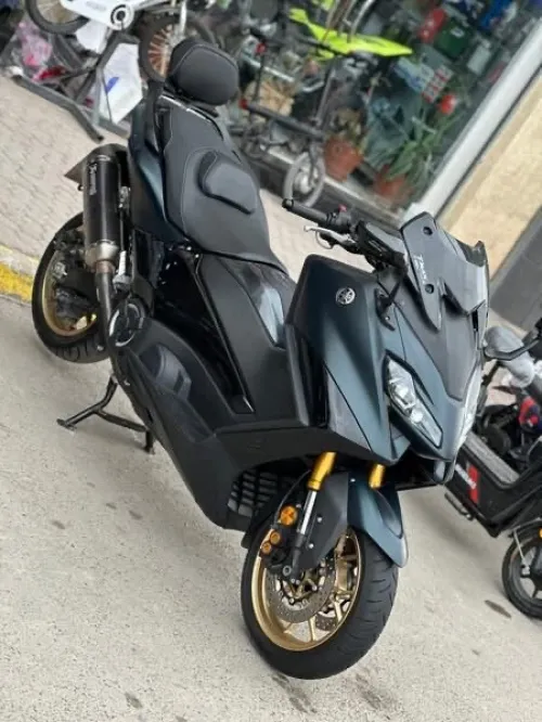 Yamaha Tmax 2023