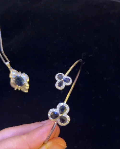 Bracelet or blanc et saphir