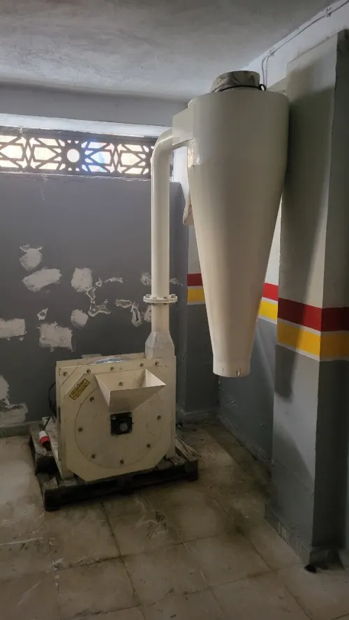 Broyeur industriel avec cyclone séparateur