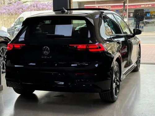 Volkswagen Golf 8 2025 R-Line