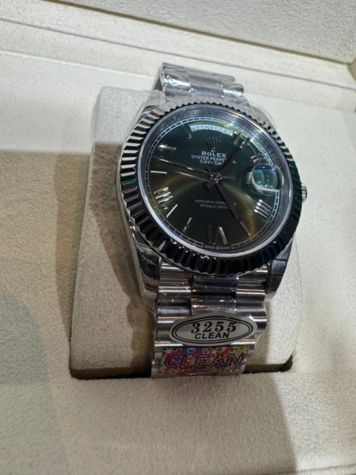 Montre Rolex DayDate green dial (Clean / Clone)