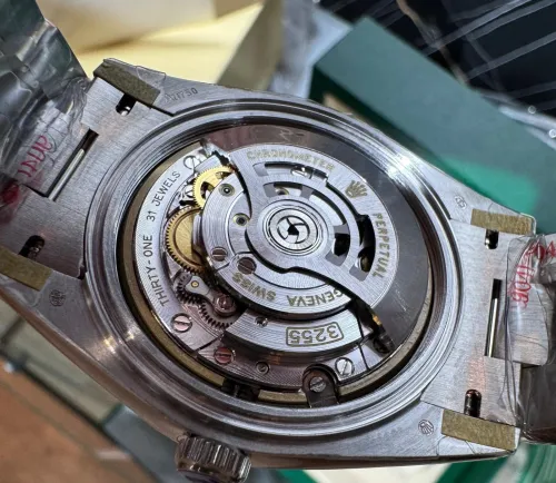 Montre Rolex DayDate green dial (Clean / Clone)
