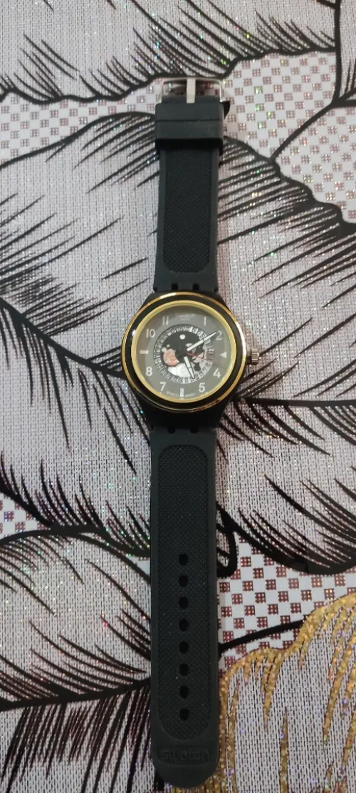 ساعة Swatch السويسرية