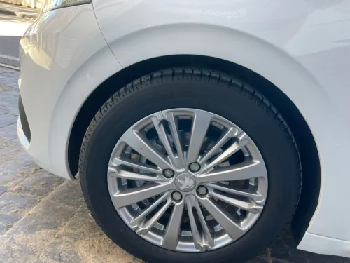 Peugeot 208 2018 Allure Facelift