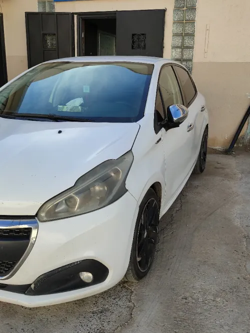 Peugeot 208 2015 Active Facelift