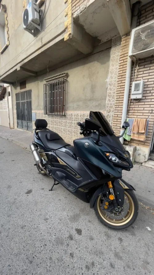 Yamaha T max 2023