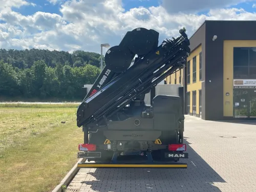 CAMION PLATEAU GRUE 