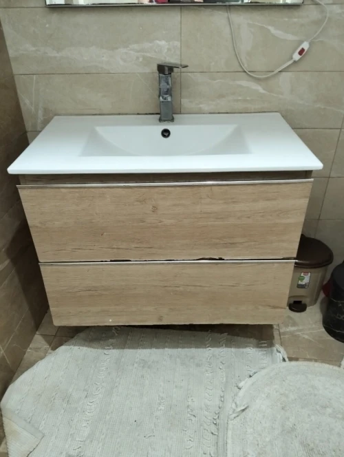 Meuble de salle de bain avec lavabo
