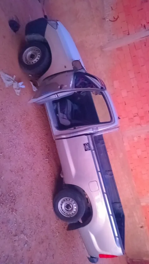Tyota ابيض 2011 