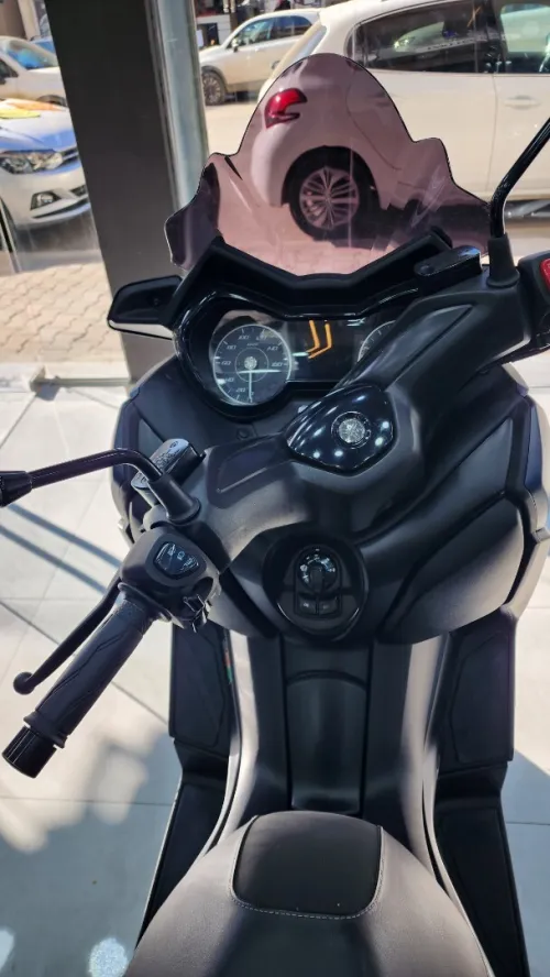 YAMAHA X MAX 2023