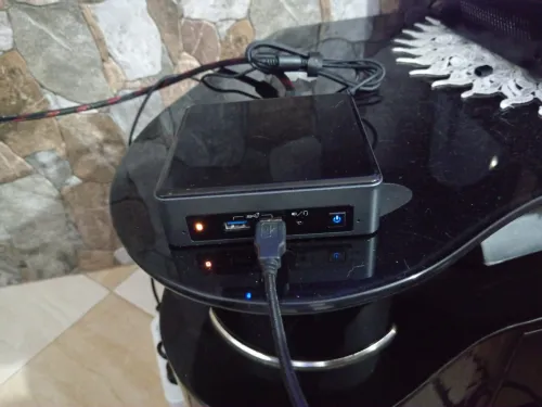 Intel Nuc 8 Home