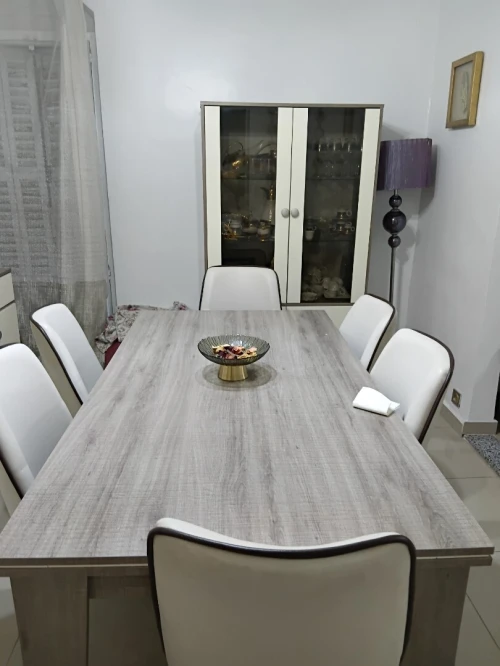Table a manger bahut et argentier