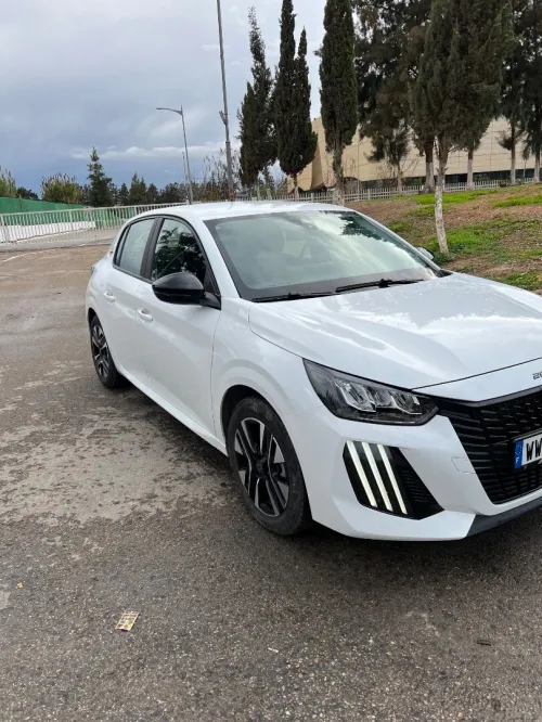 Peugeot 208 2025 E-Style