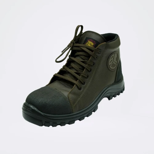Chaussures de Sécurité et de Protection en Différentes Gammes : Hautes, Basses, PVC..