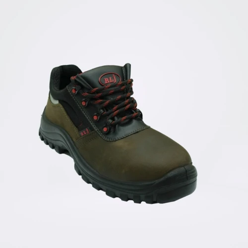 Chaussures de Sécurité et de Protection en Différentes Gammes : Hautes, Basses, PVC..