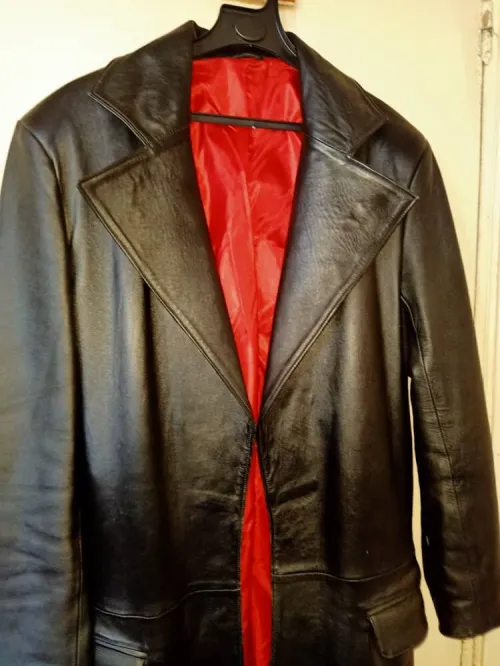 * Veste cuir une vrai cuir haja bazaaf shaba ou twiila (long) tlabas XL/XXL prix dyalha 45000 DZ