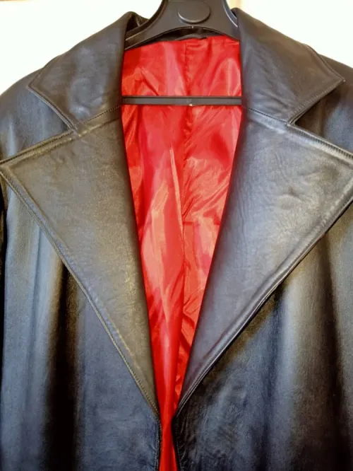 * Veste cuir une vrai cuir haja bazaaf shaba ou twiila (long) tlabas XL/XXL prix dyalha 45000 DZ