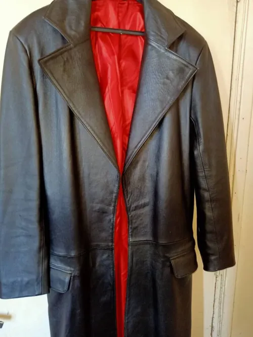 * Veste cuir une vrai cuir haja bazaaf shaba ou twiila (long) tlabas XL/XXL prix dyalha 45000 DZ