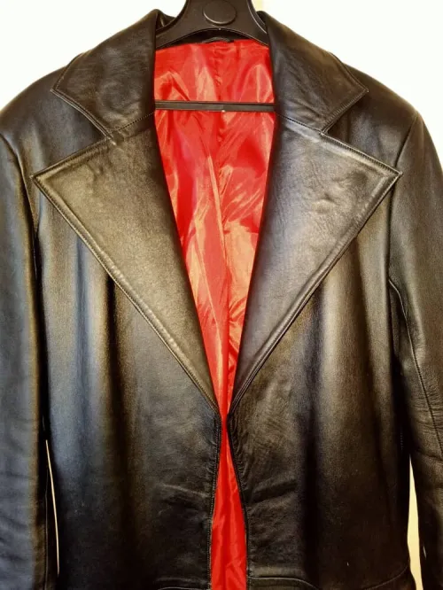 Veste cuir une vrai cuir haja bazaaf shaba ou twiila (long) tlabas XL/XXL prix dyalha 45000 DZ