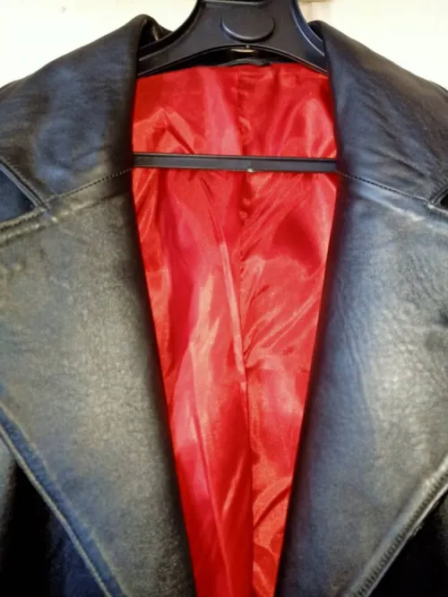 Veste cuir une vrai cuir haja bazaaf shaba ou twiila (long) tlabas XL/XXL prix dyalha 45000 DZ