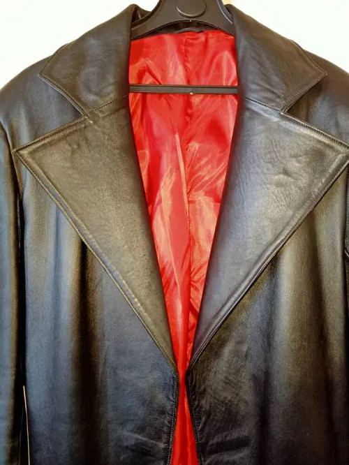 Veste cuir une vrai cuir haja bazaaf shaba ou twiila (long) tlabas XL/XXL prix dyalha 45000 DZ