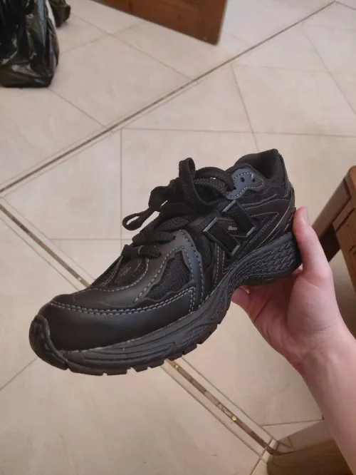 New balance 1906 jdida melbousa 5tra wahda la taille 41.5 prix 9000 b négociation