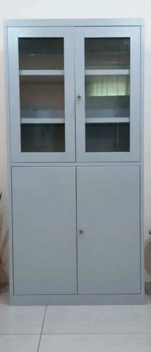 Armoires métalliques et vestiaires disponibles