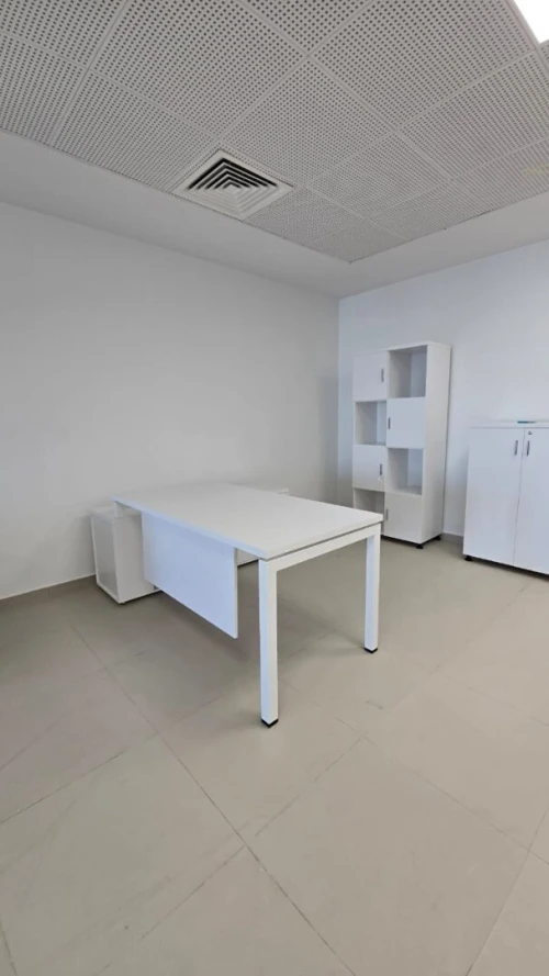 Gamme de mobilier de bureau blanche élégante