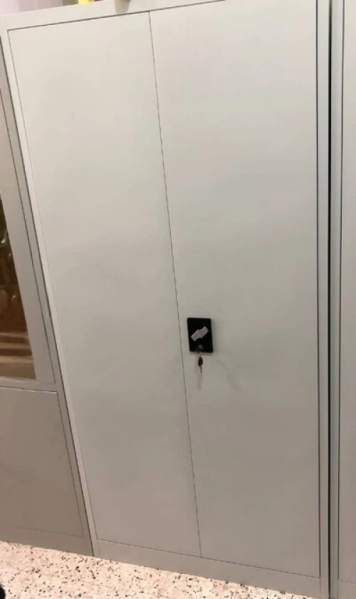 Armoires métalliques et vestiaires disponibles