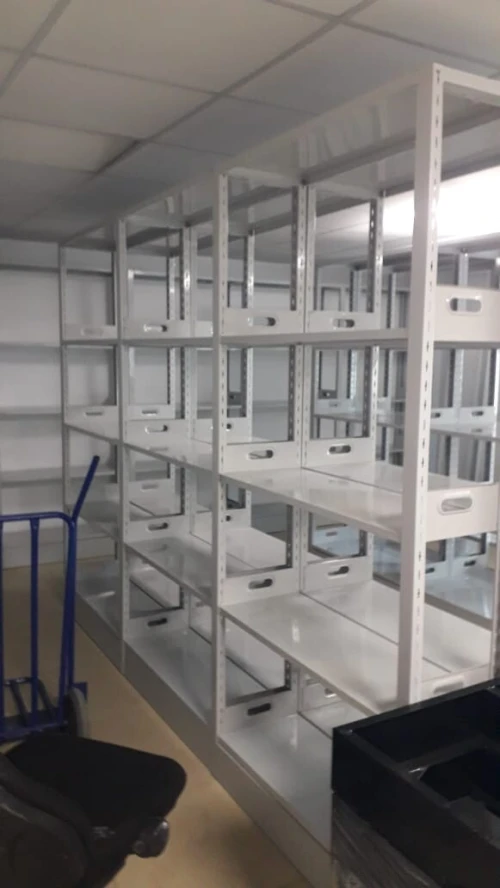 Armoires métalliques et vestiaires disponibles