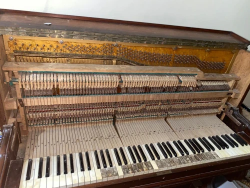 Piano h,bord paris