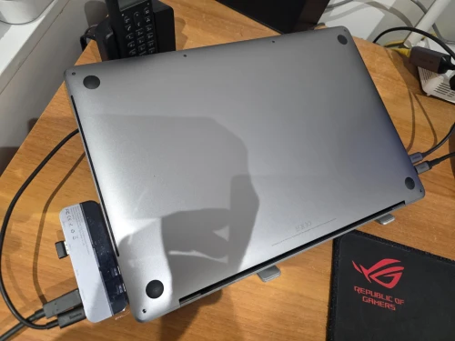 MacBook Pro 16" 2019 i9 8 coeurs 16GB/1TB Nvme AMD Radeon 5500M Pro 4 Go + UHD 1536 Mo Cycle 269