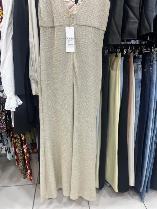 Robe de soirée dorée décolletée