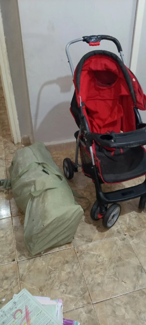 عربة اطفال في حالة جيدة