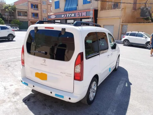 Peugeot Partner 2018 Tepee Allure 