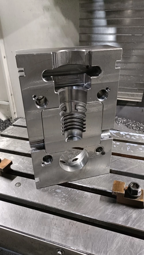 Moule pour l'injection du Piston CONTI
