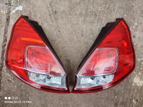 Feux arrière ford fiesta+2013